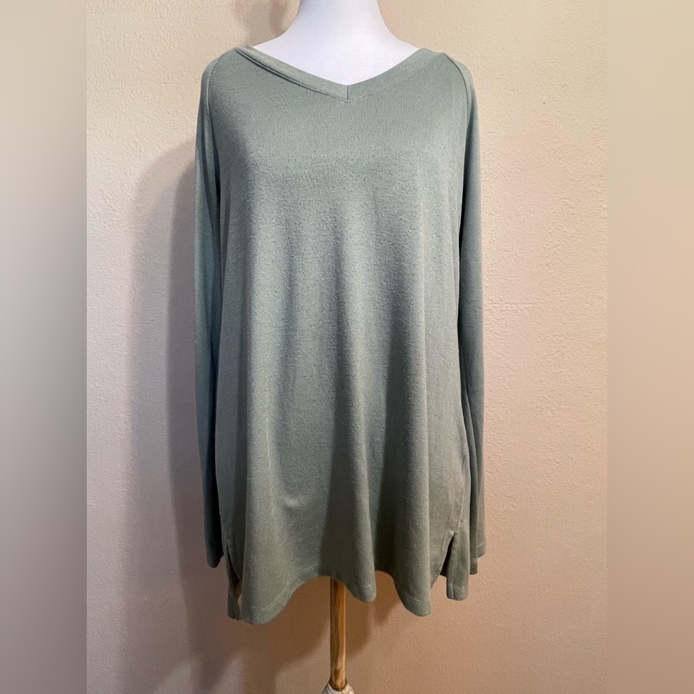 Banana Republic Sage Green V-Neck lightweight sweater